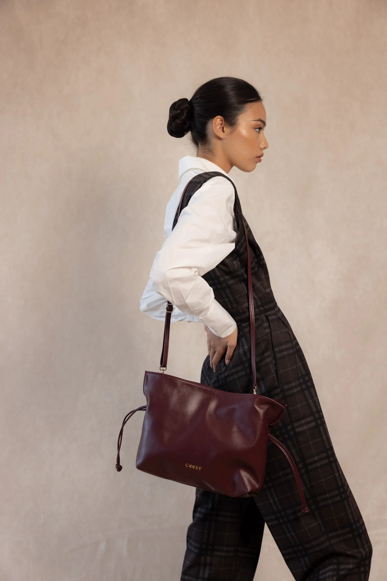 BOLSO SACO PIEL BURDEOS - Imagen 3