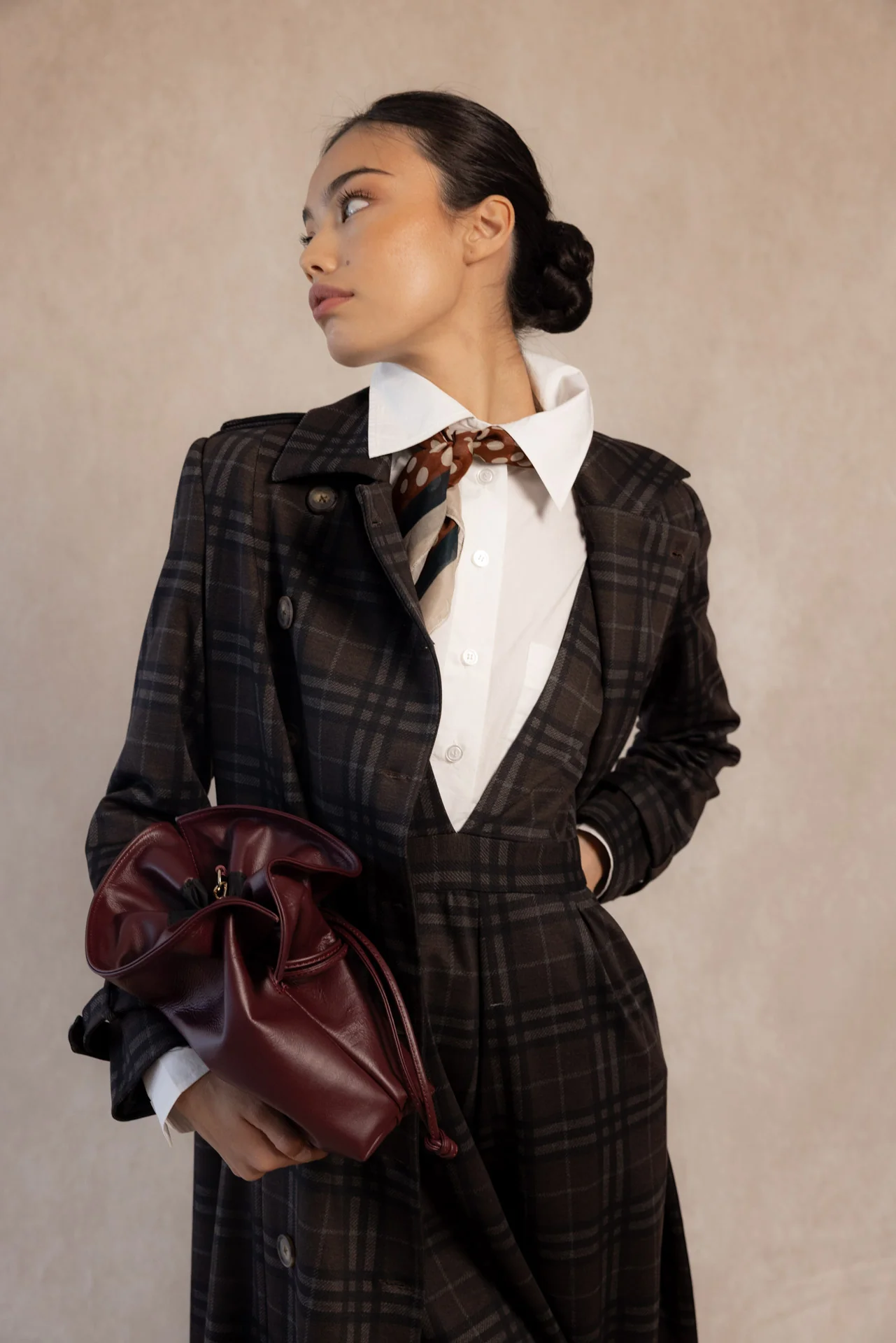 BOLSO SACO PIEL BURDEOS - Imagen 4