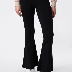 Women’s Flare Cargo Leggings Icons