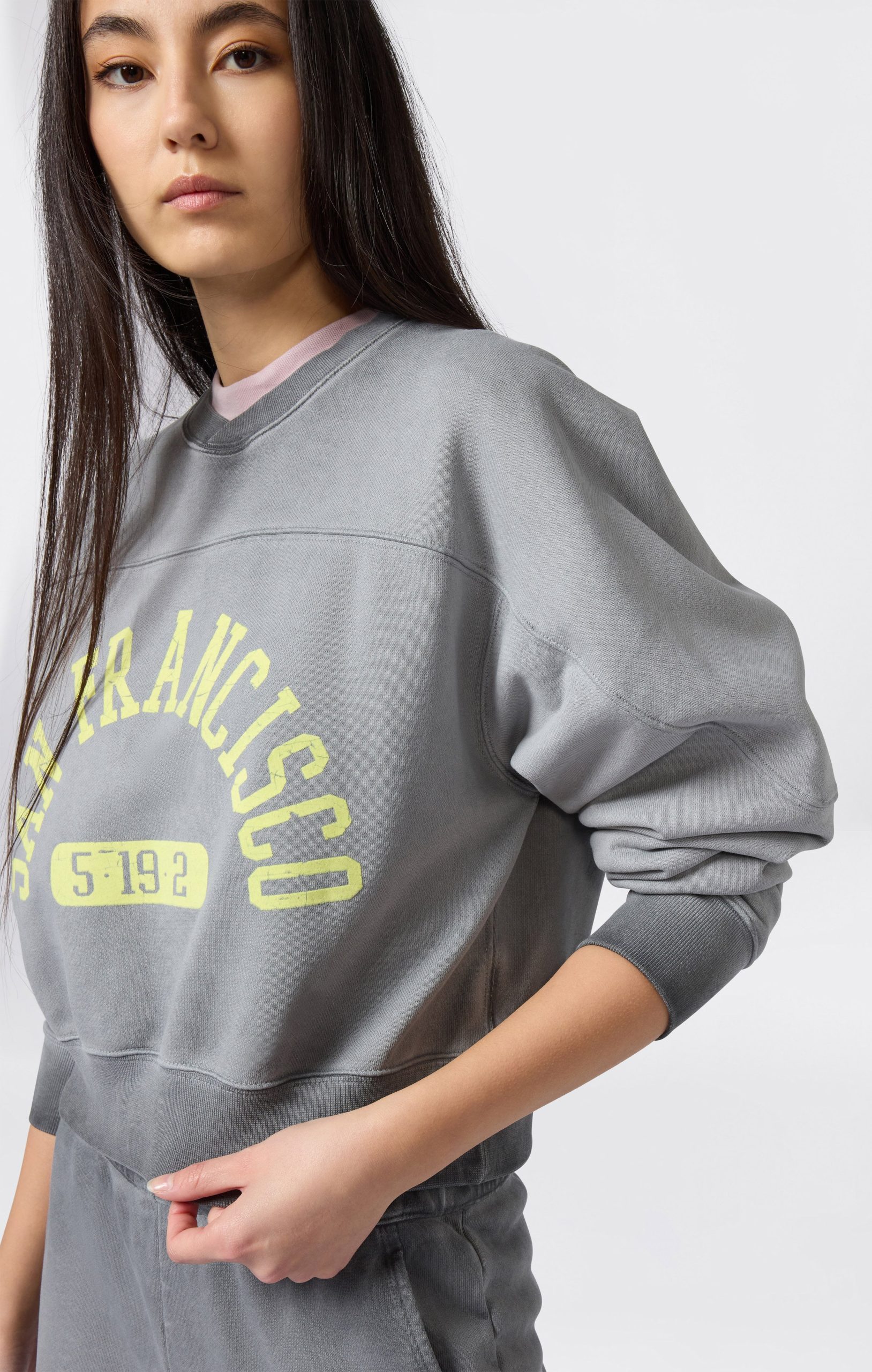 Women’s Washed Heavyweight Crewneck Sweatshirt Time Capsule - Imagen 6