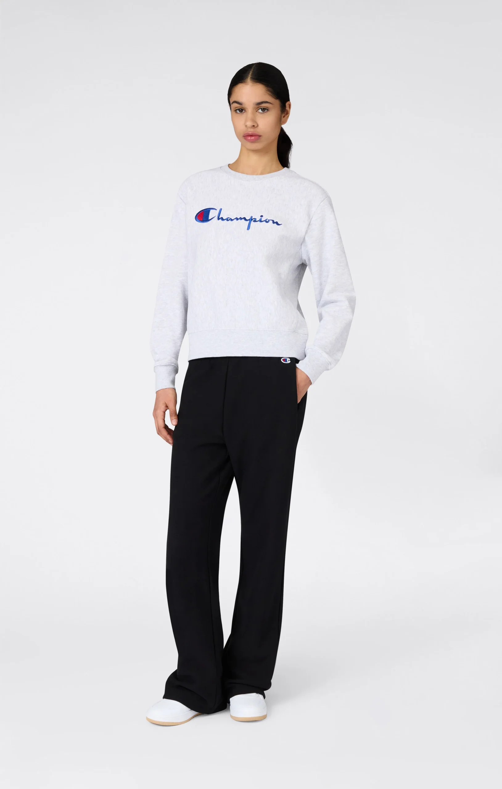 Women’s Lightweight Reverse Weave Crewneck Sweatshirt with Embroidered Logo - Imagen 5