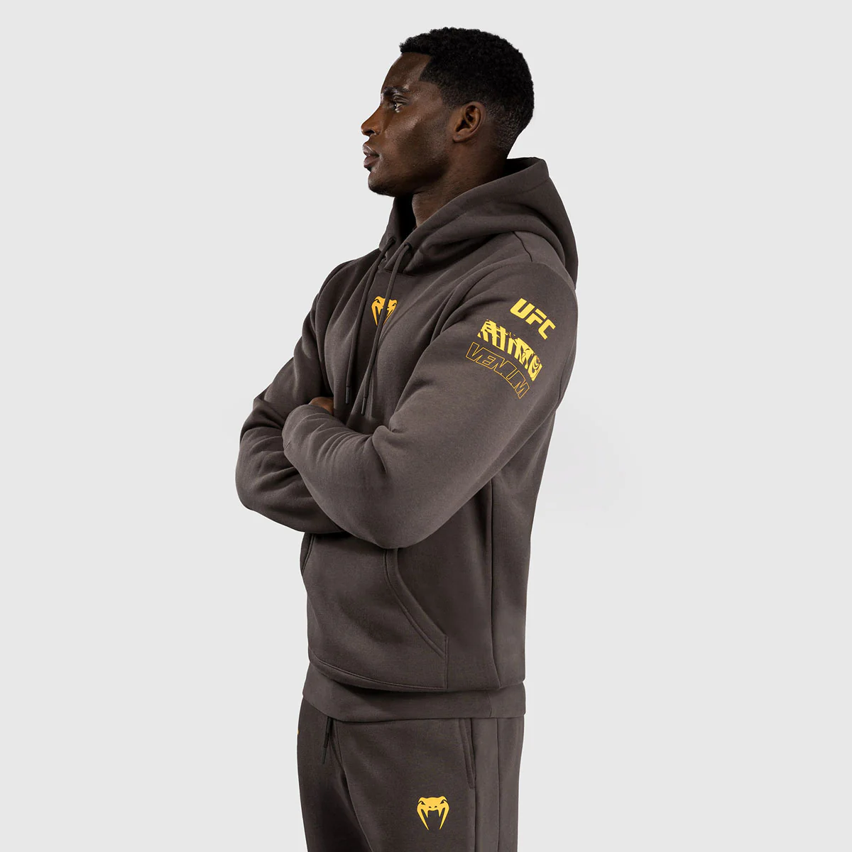 Sudadera UFC Fusion by Venum Fight Week con capucha Marrón - Imagen 3