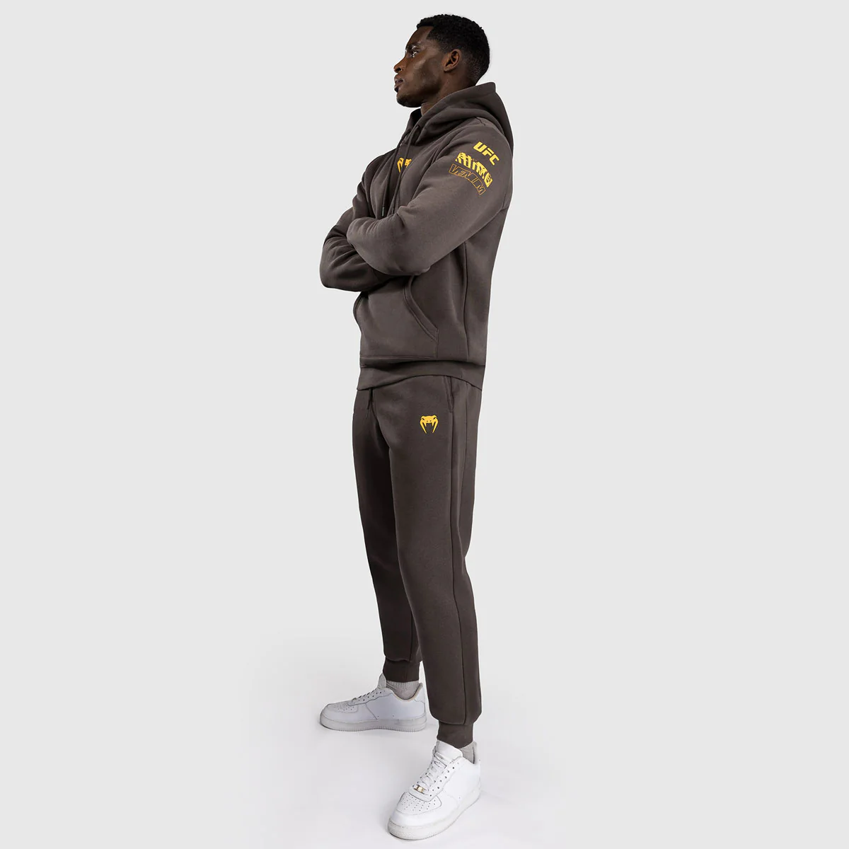 Sudadera UFC Fusion by Venum Fight Week con capucha Marrón - Imagen 5