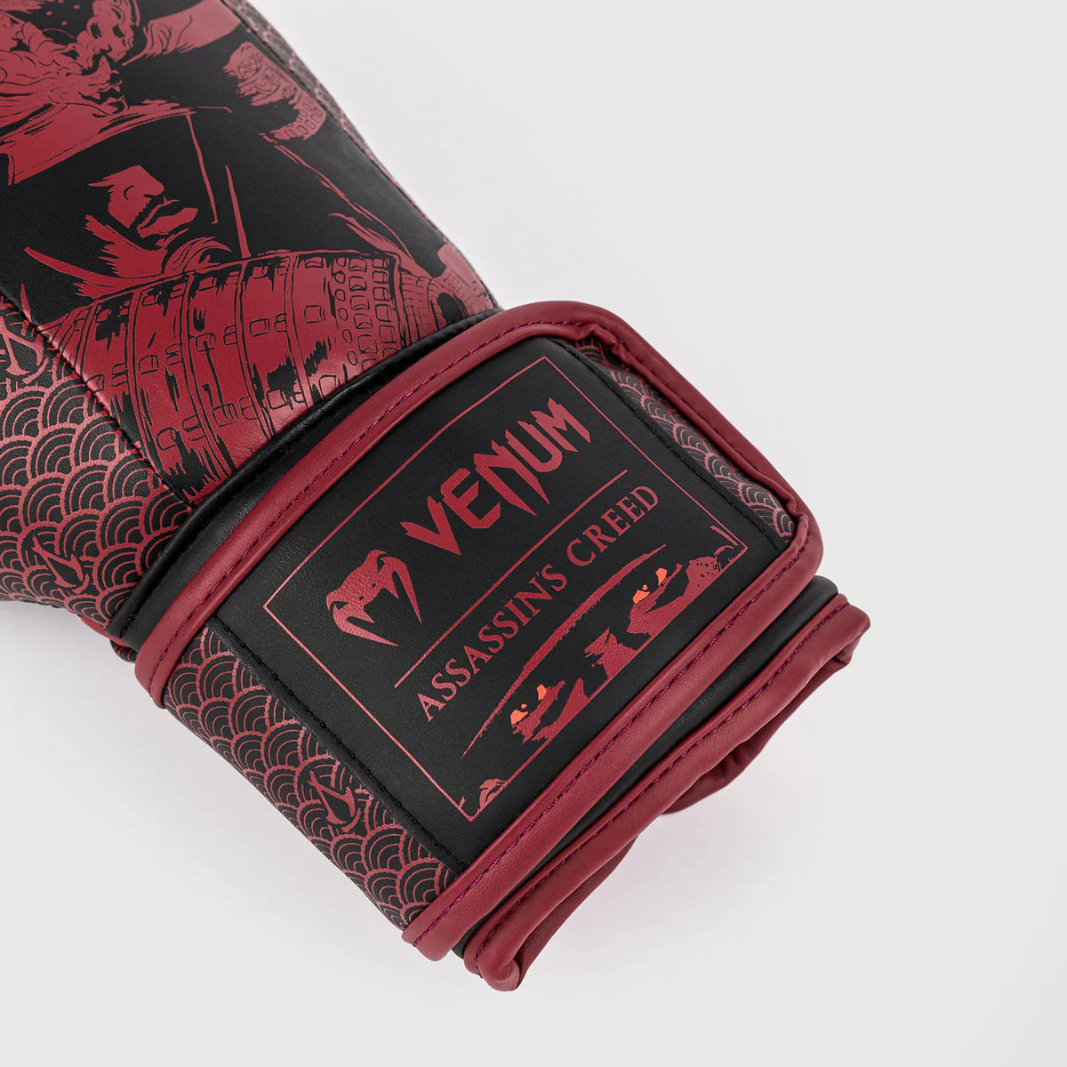 Guantes de boxeo Venum Assassin's Creed Shadows Rojo-negro - Imagen 5