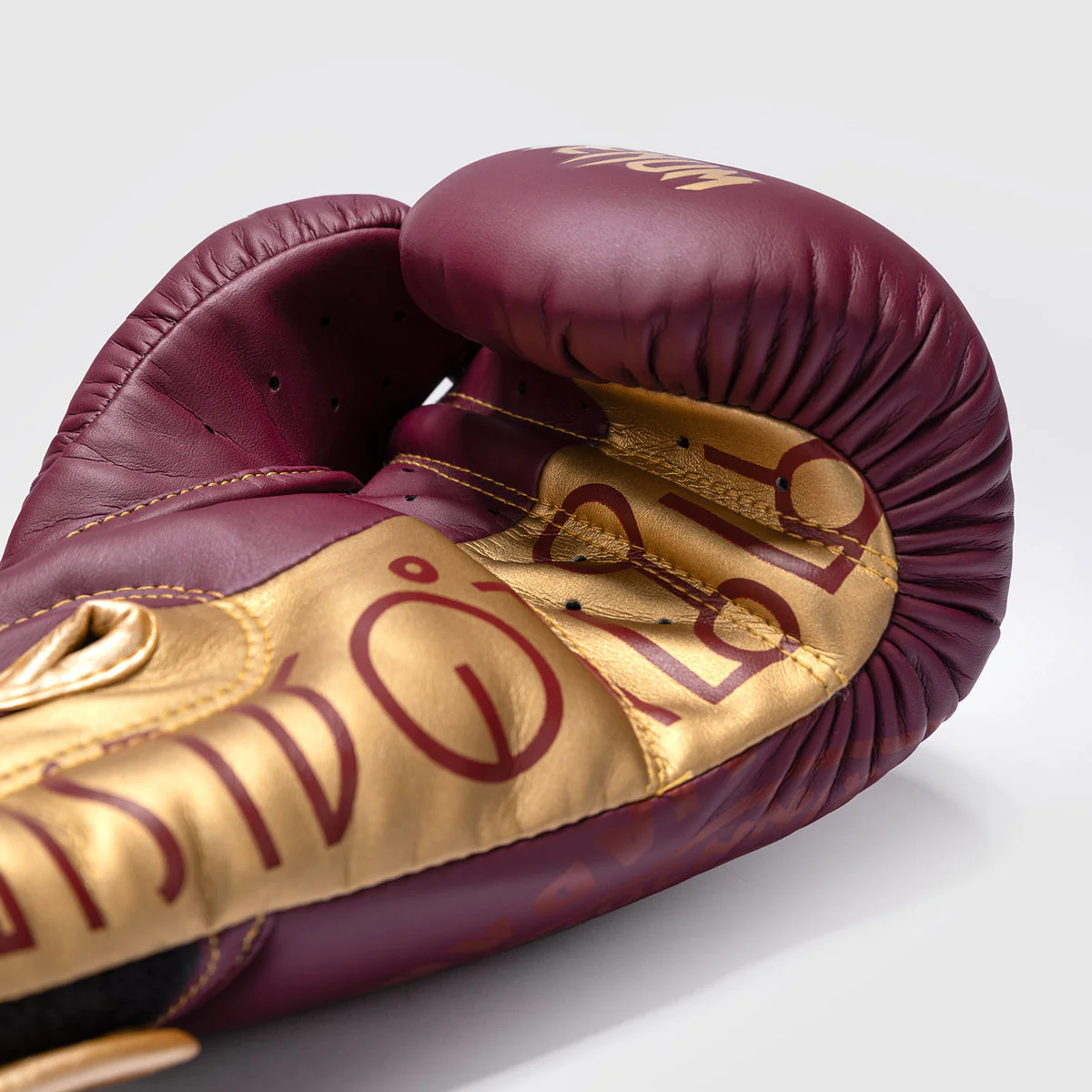Guantes de boxeo Venum x Rajadamnern Rojo - Imagen 6