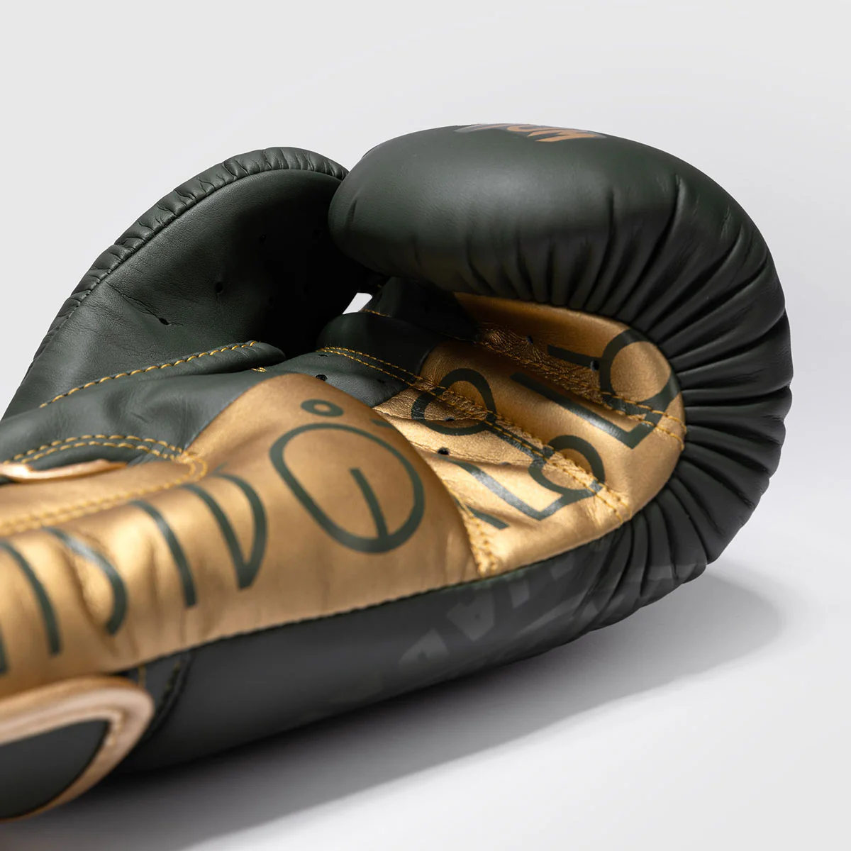 Guantes de boxeo Venum x Rajadamnern Verde - Imagen 5