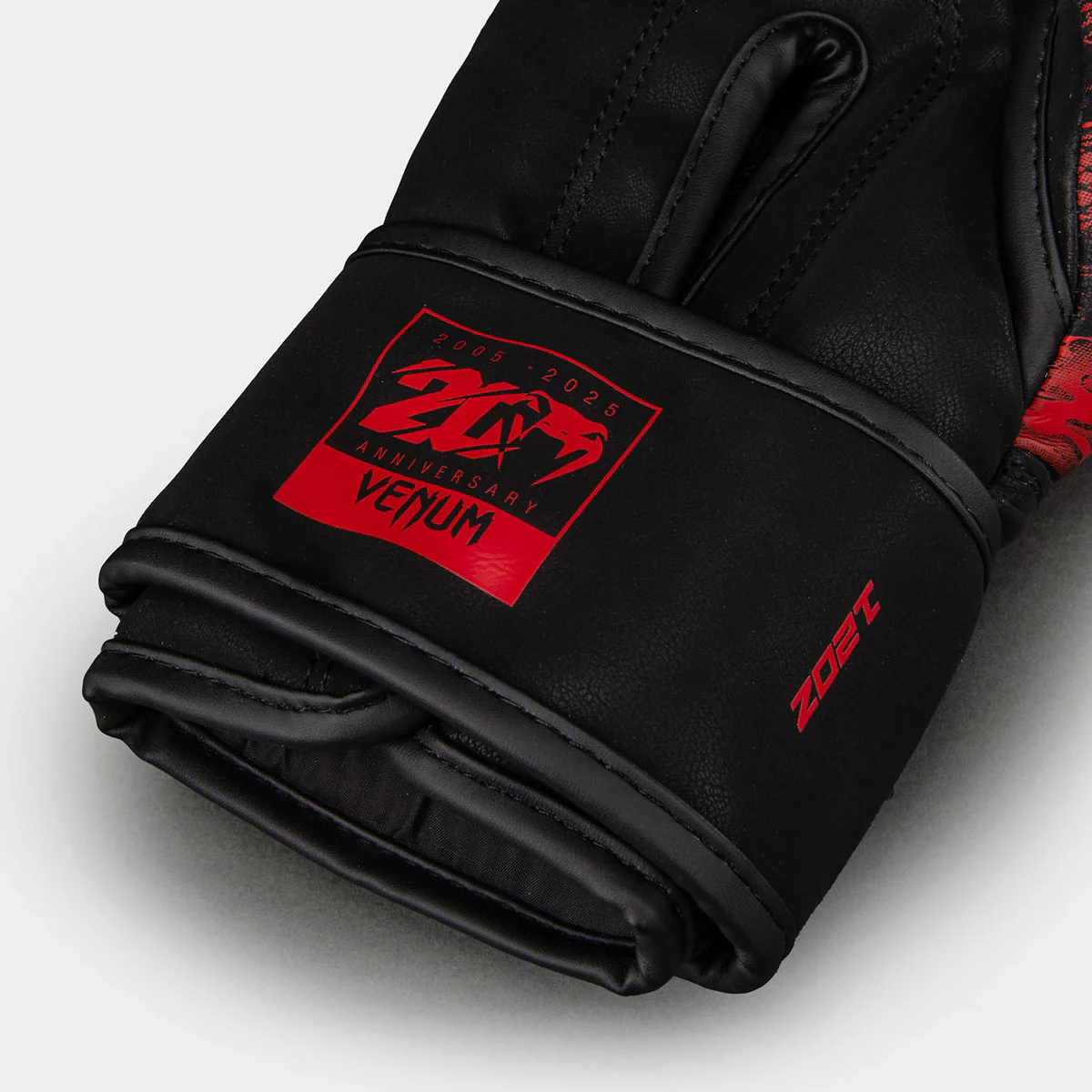 Guantes de boxeo Venum 20th Anniversary Negro-rojo - Imagen 6