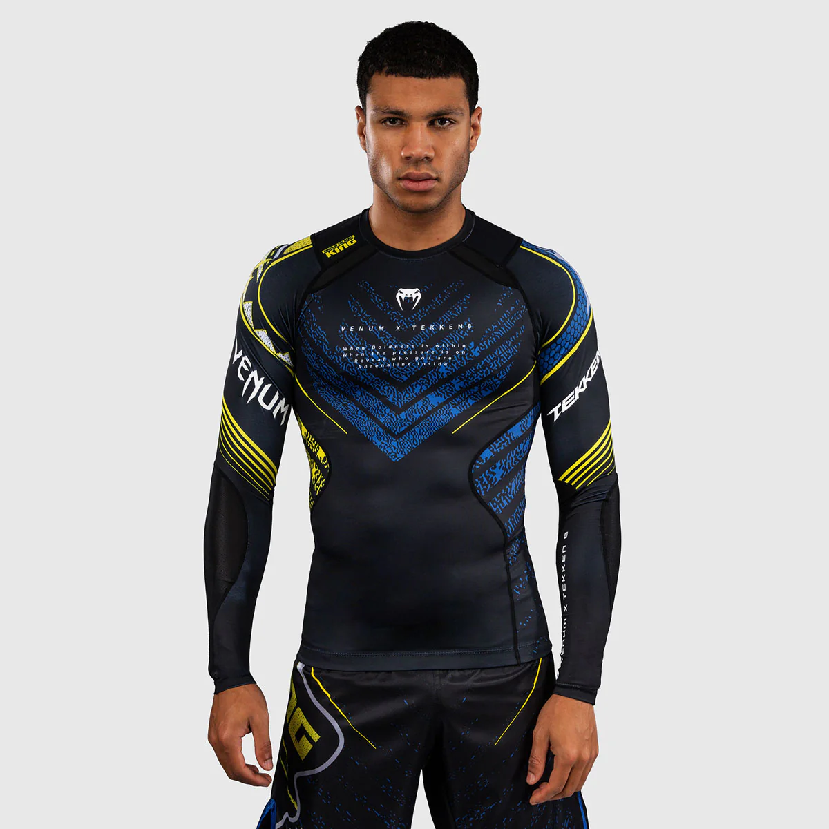 Rashguard Venum Tekken 8 King mangas largas Negro-amarillo